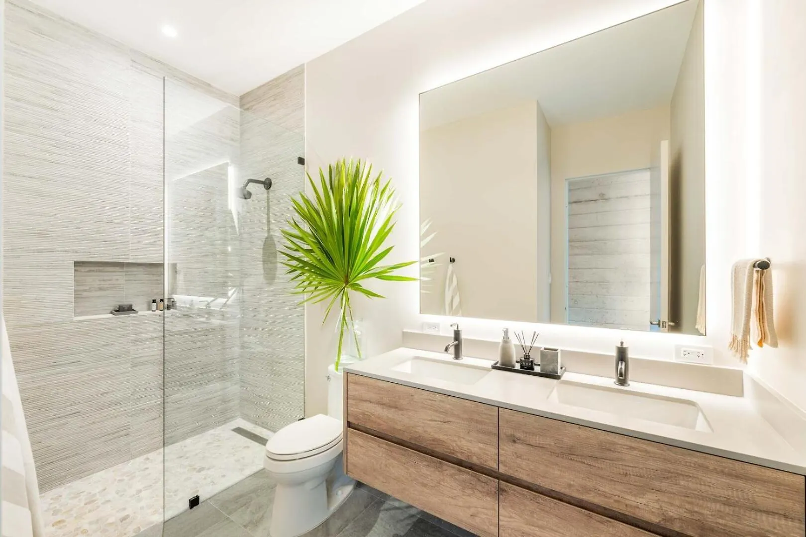 Daire Bella Rocca - Luxurious Ocean Estate With Private Pool, Heated Spa, & Designer Interiors Gun Bay Cayman Adaları