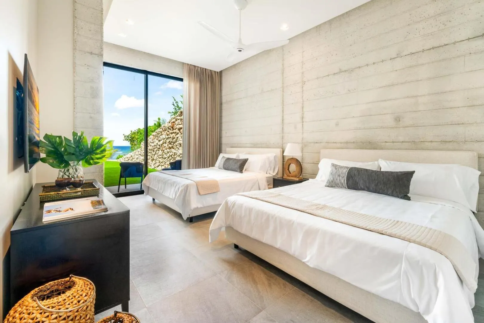 Bella Rocca - Luxurious Ocean Estate With Private Pool, Heated Spa, & Designer Interiors Gun Bay